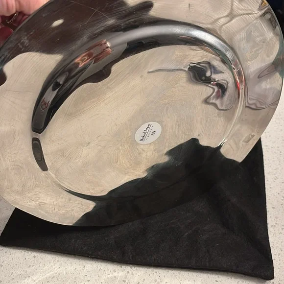 2 MICHAEL ARAM Stainless Steel Art Crafted 13" Plates with dust bags - Picture 5 of 6